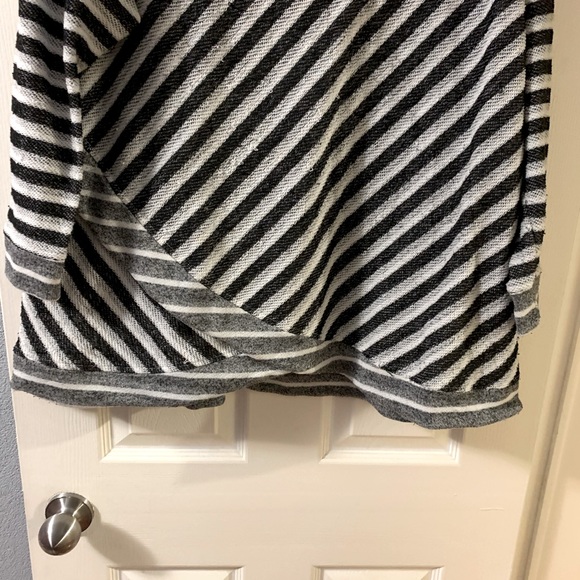 Lark Lane 3x hooded top - Picture 2 of 8